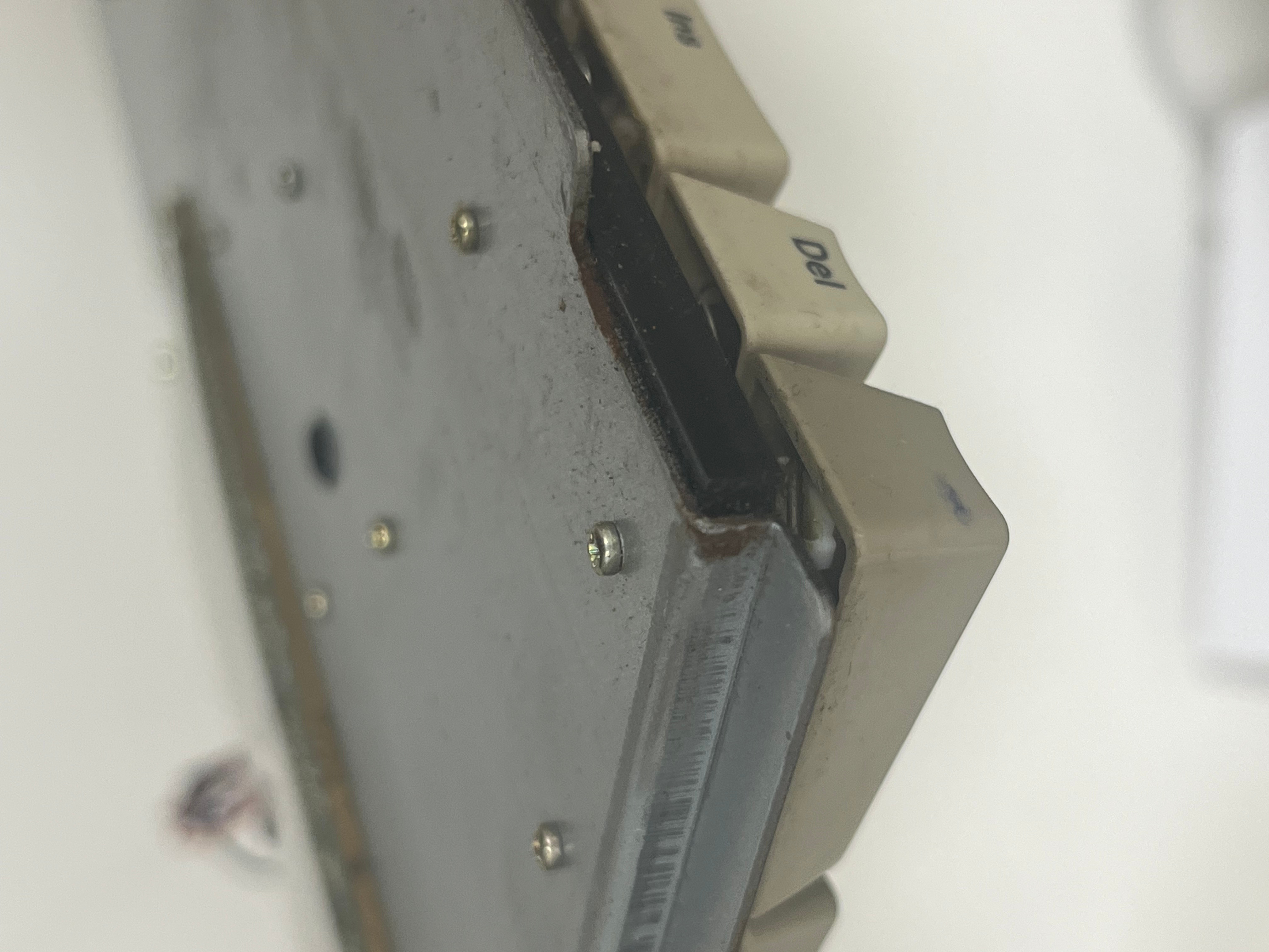Metal plate rusty /2025-09-23-amiga-500-part-1/metal_plate_rusty.jpeg